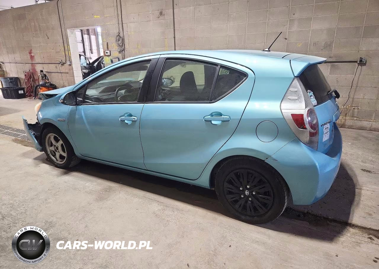 2013 Toyota Prius C VIN:JTDKDTB36D1031548 - 2