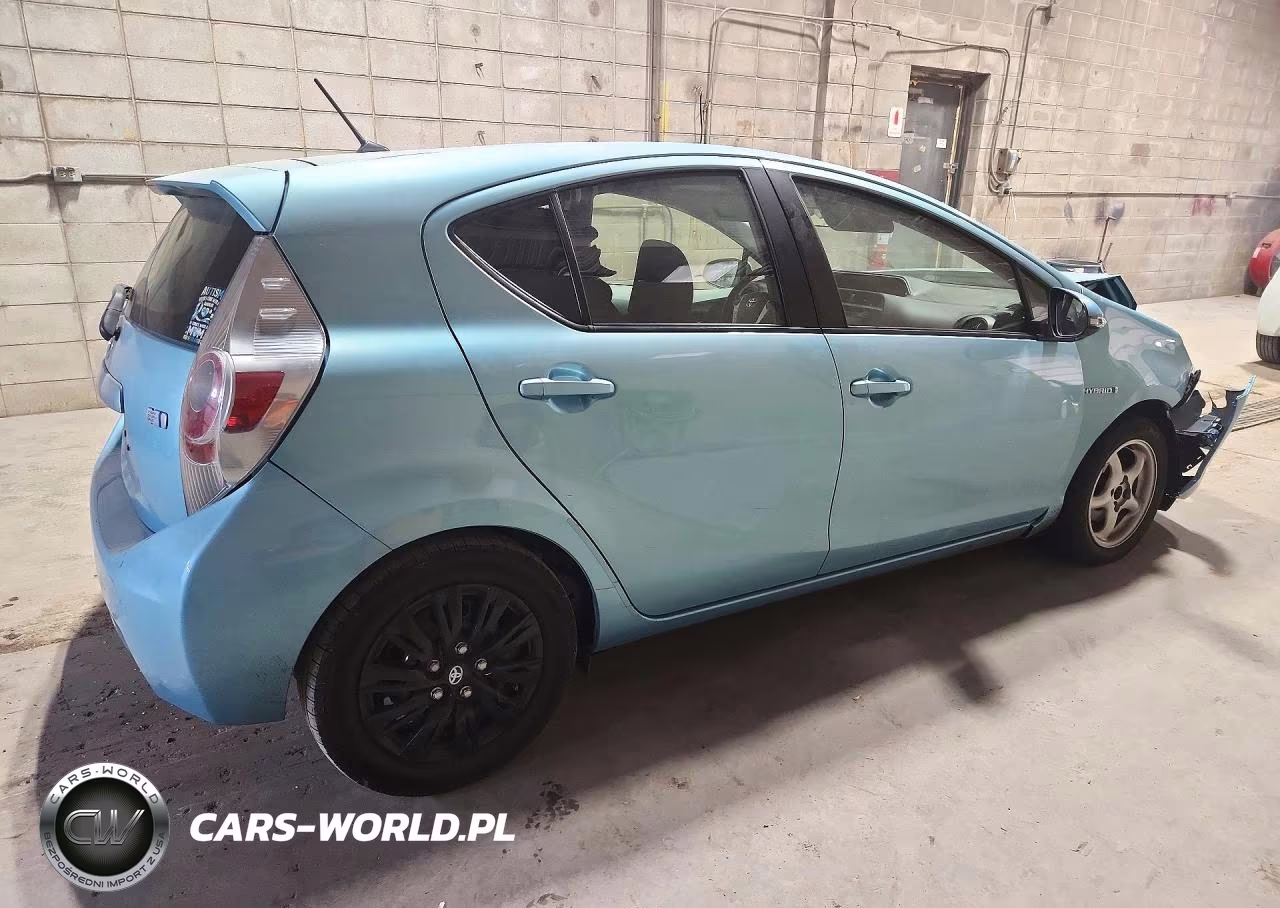 2013 Toyota Prius C VIN:JTDKDTB36D1031548 - 3
