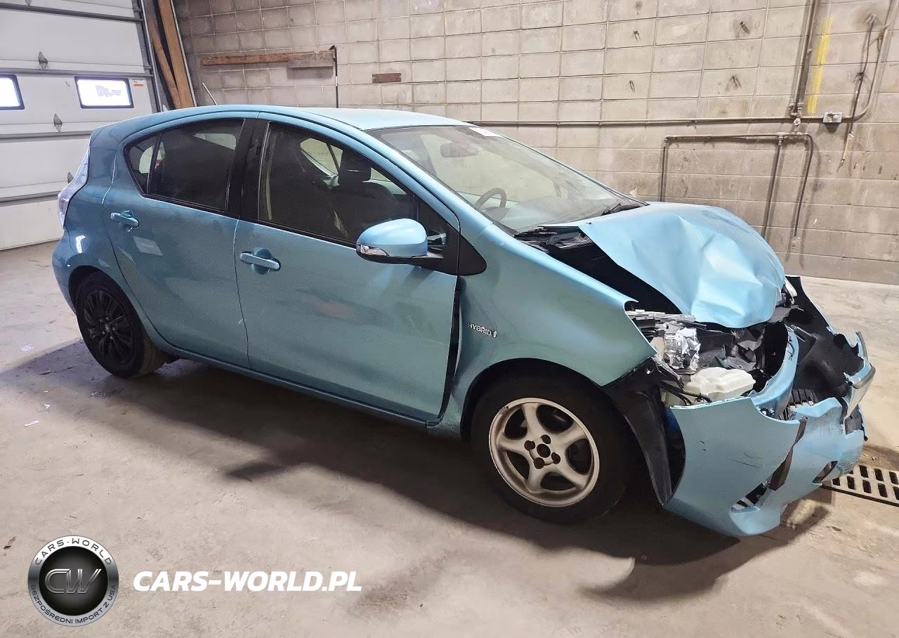 2013 Toyota Prius C VIN:JTDKDTB36D1031548 - 4