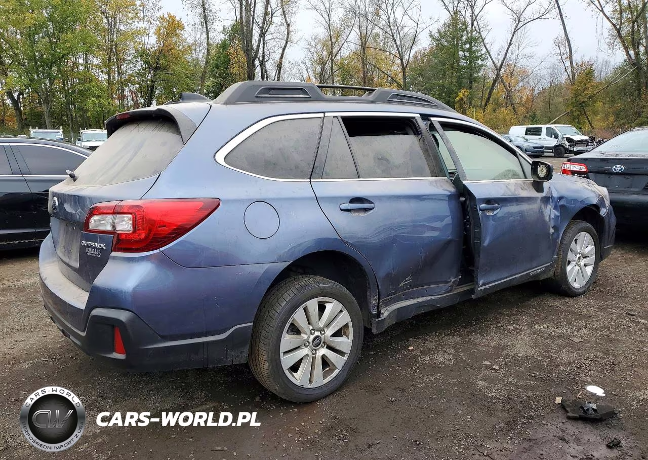 2018 Subaru Outback 2.5I Premium VIN:4S4BSACC9J3244983 - 3