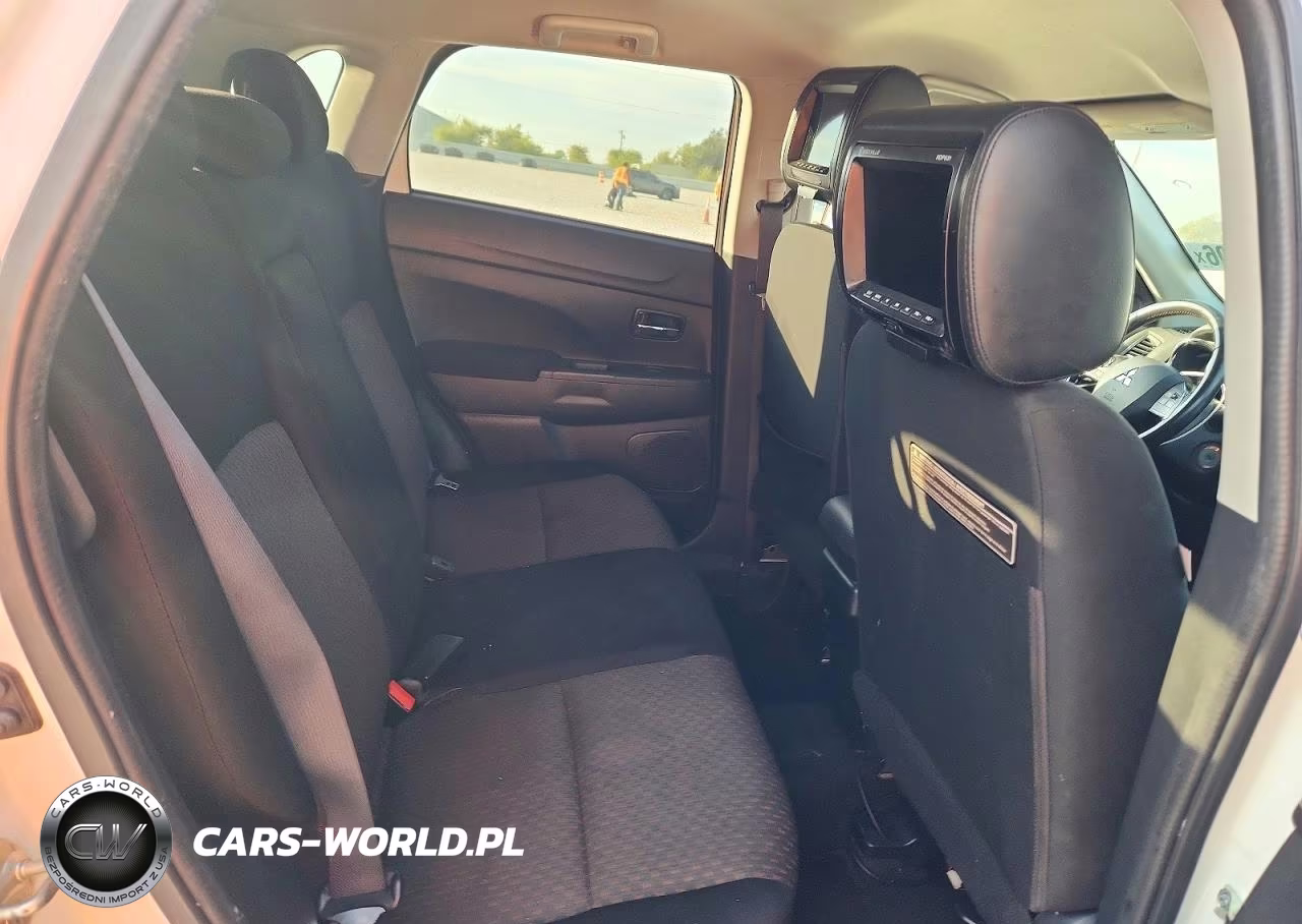 2018 Mitsubishi Outlander VIN:JA4AP3AU8JU005972 - 10