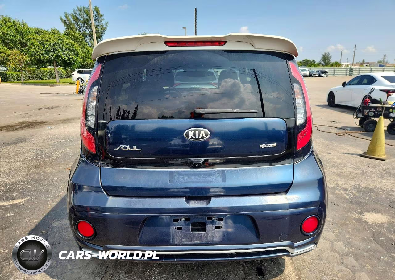 2018 Kia Soul + VIN:KNDJP3A59J7605042 - 6