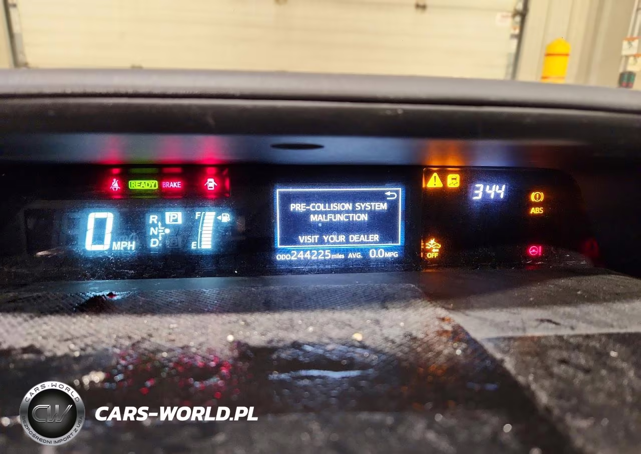 2017 Toyota Prius V Five VIN:JTDZN3EUXHJ060573 - 9