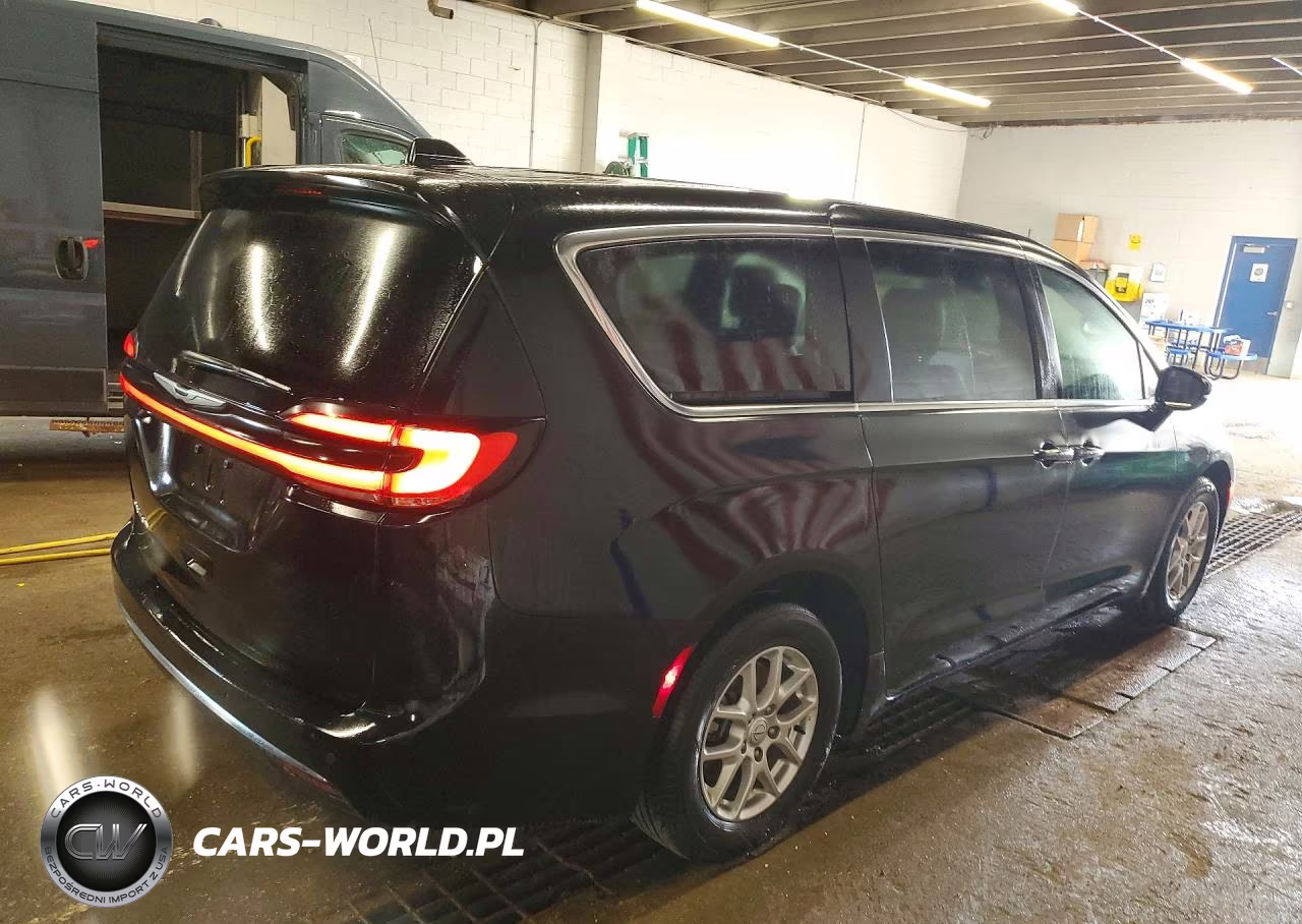 2025 Chrysler Pacifica Select VIN:2C4RC1BG0SR584097 - 3