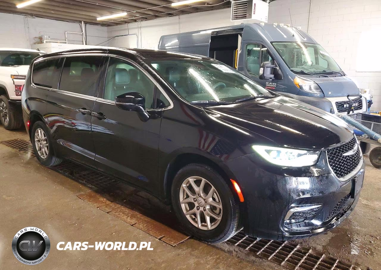 2025 Chrysler Pacifica Select VIN:2C4RC1BG0SR584097 - 4