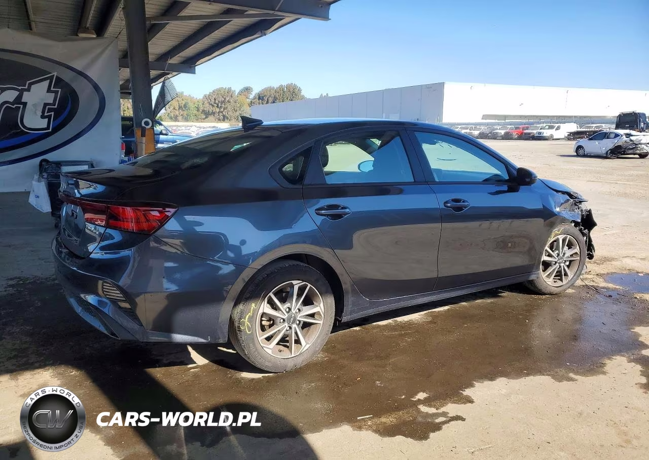 2024 Kia Forte Lxs VIN:3KPF24AD9RE768660 - 3