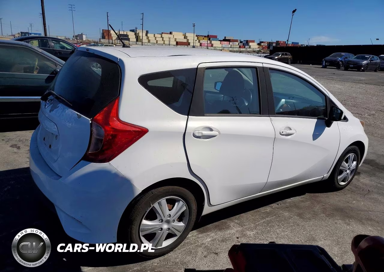 2018 Nissan Versa Note S VIN:3N1CE2CP0JL370651 - 3