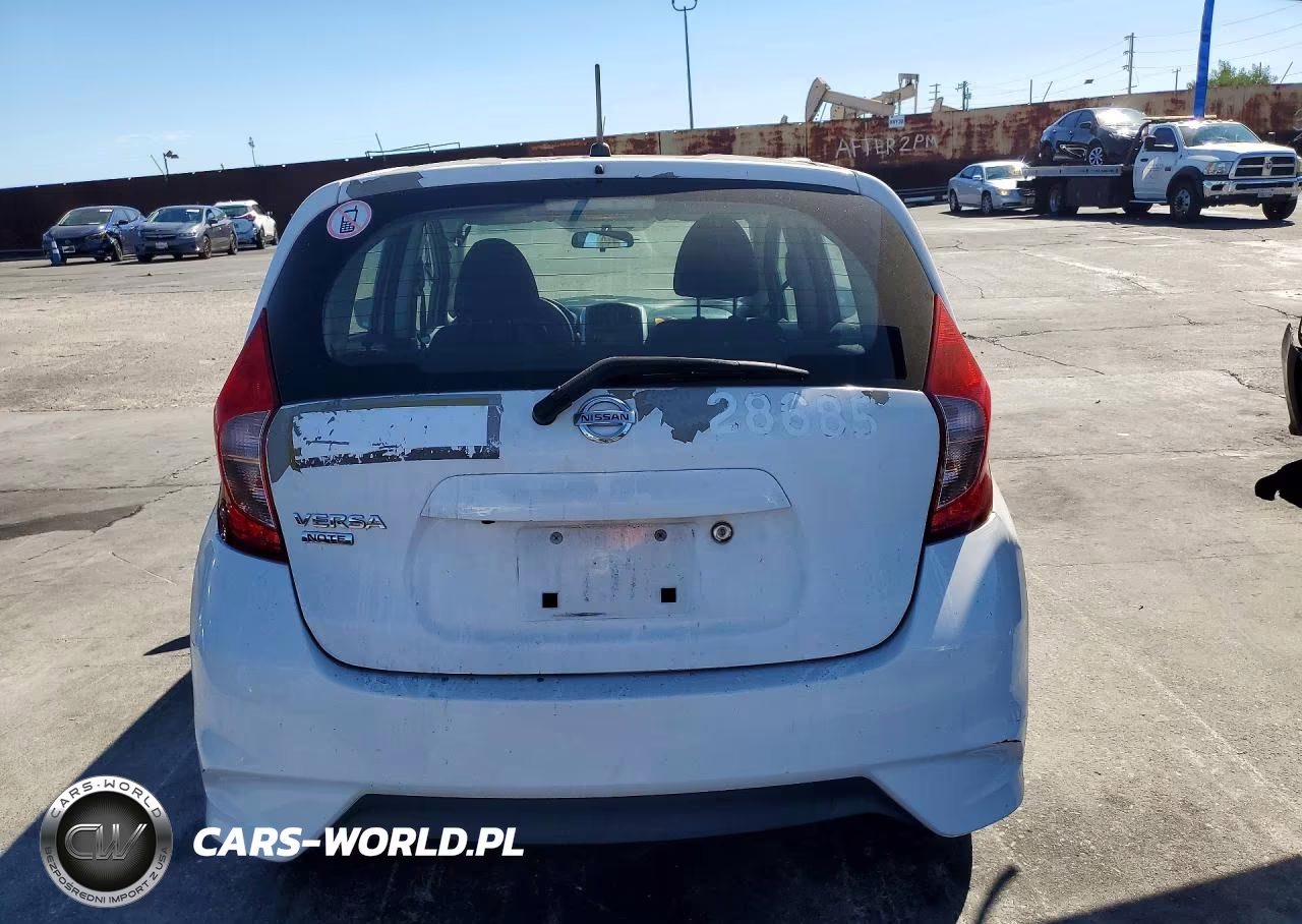 2018 Nissan Versa Note S VIN:3N1CE2CP0JL370651 - 6
