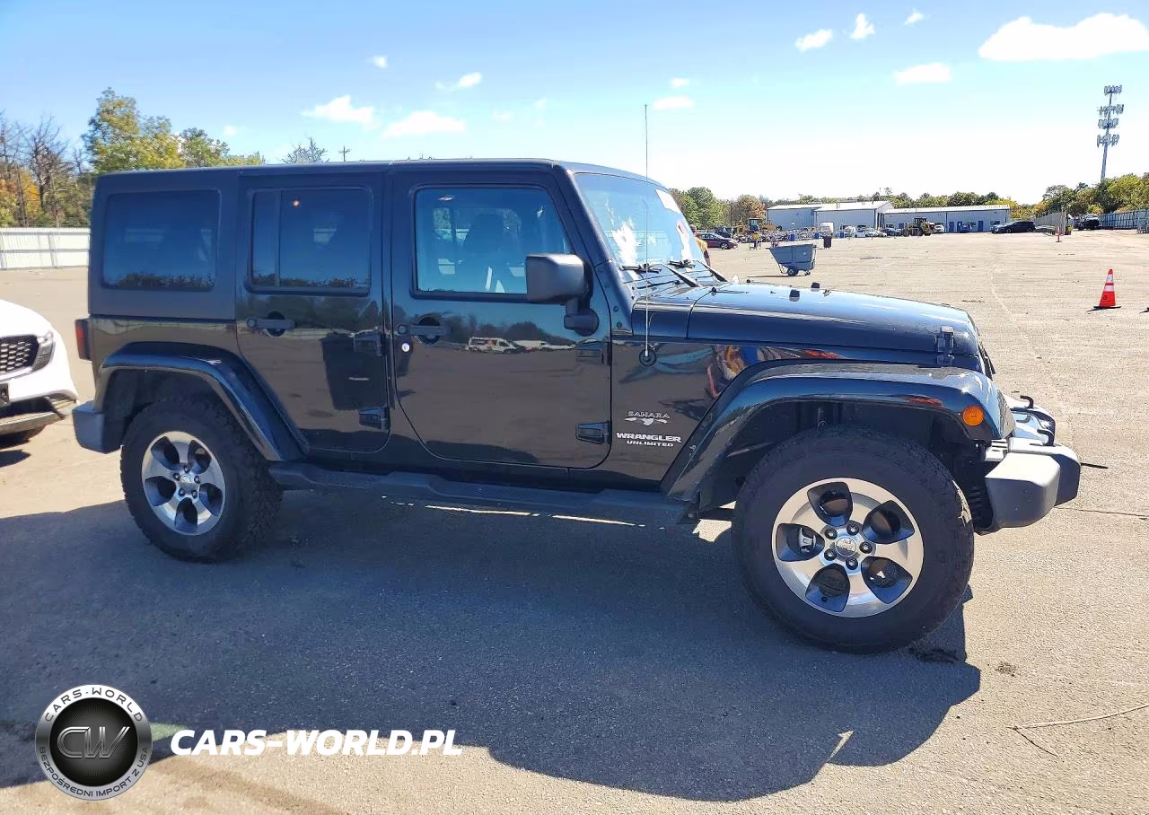 2016 Jeep Wrangler Unlimited Sahara VIN:1C4HJWEG8GL198649 - 4