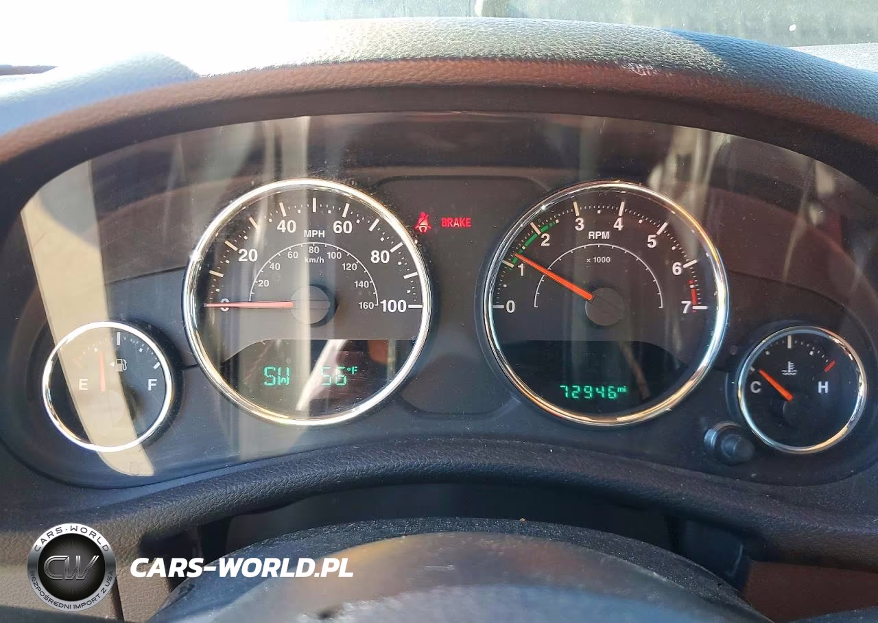 2016 Jeep Wrangler Unlimited Sahara VIN:1C4HJWEG8GL198649 - 9