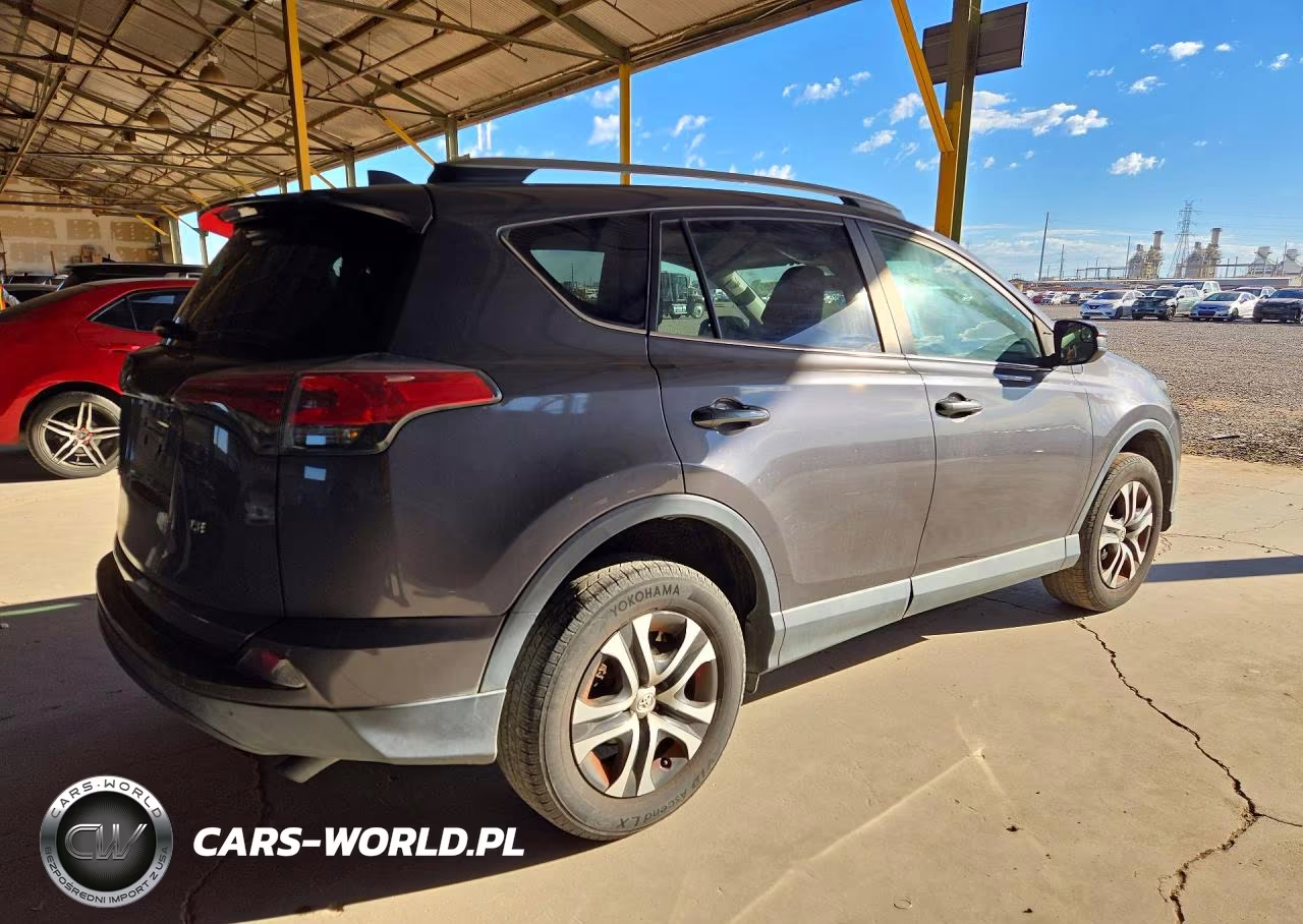 2018 Toyota Rav4 Le VIN:2T3ZFREV0JW450260 - 3