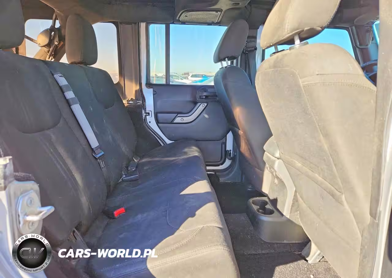 2016 Jeep Wrangler Unlimited Sport VIN:1C4BJWDG2GL176895 - 11