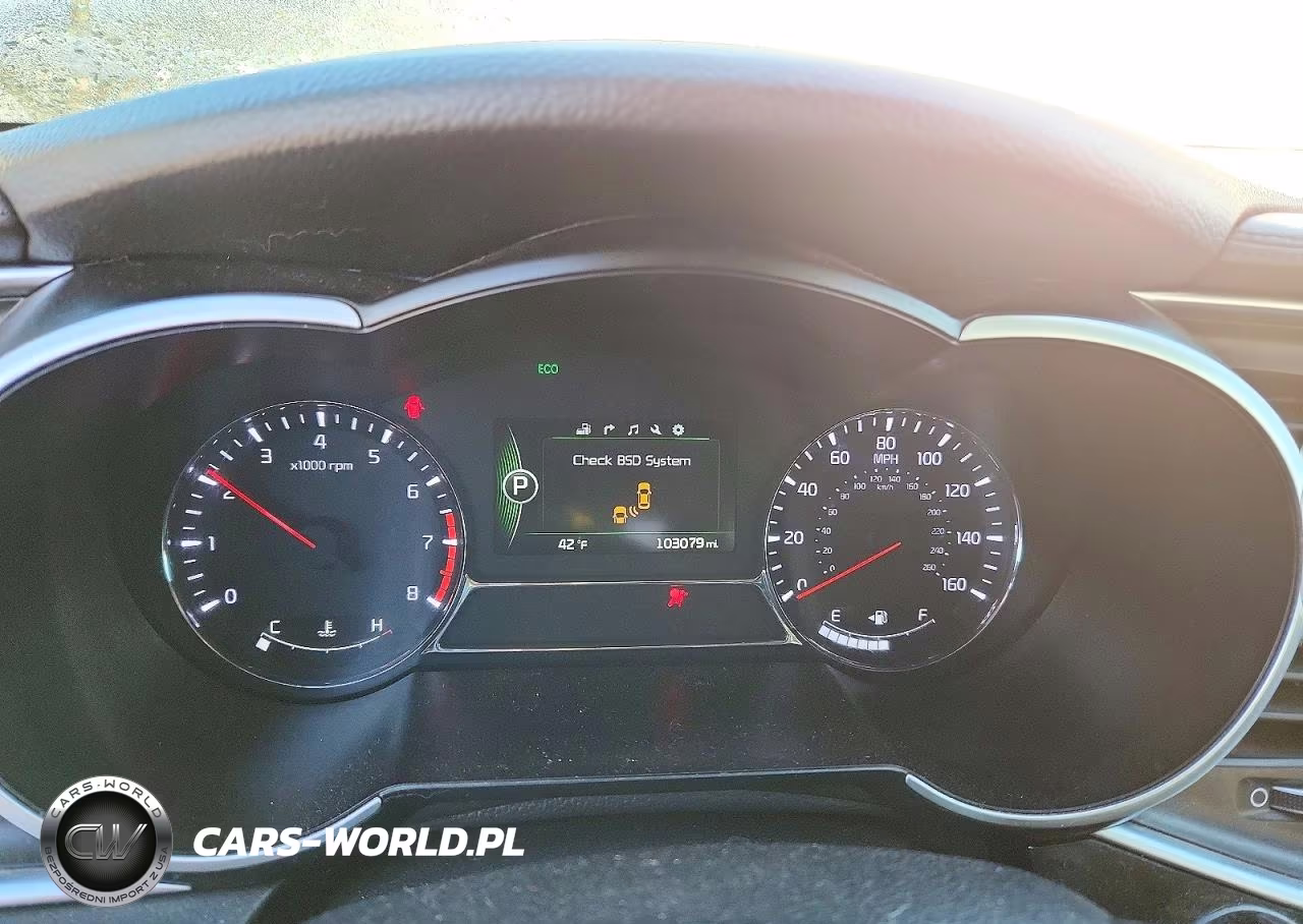 2015 Kia Optima VIN:5XXGR4A65FG489758 - 9