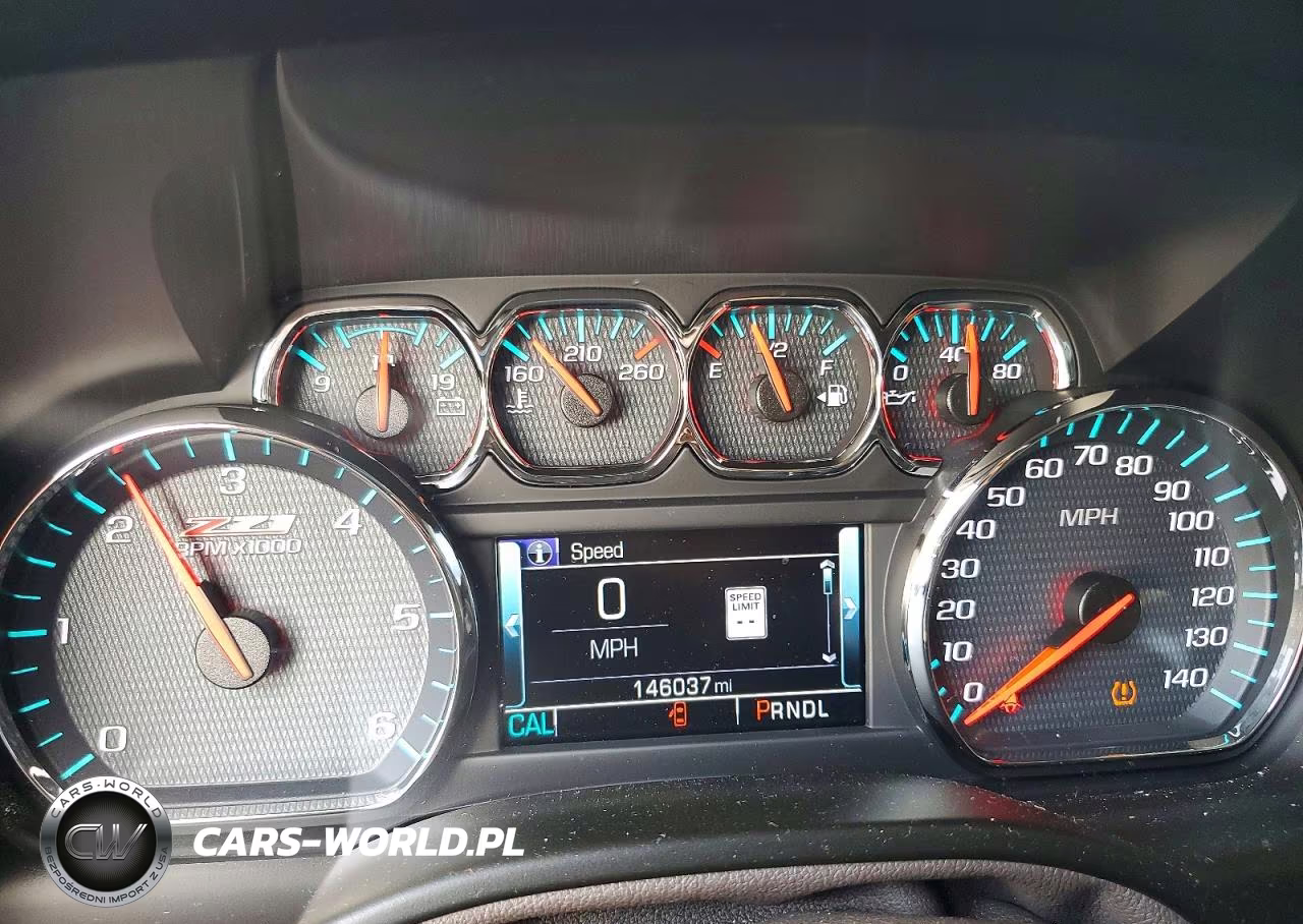2018 Chevrolet Suburban K1500 Lt VIN:1GNSKHKC0JR353545 - 9