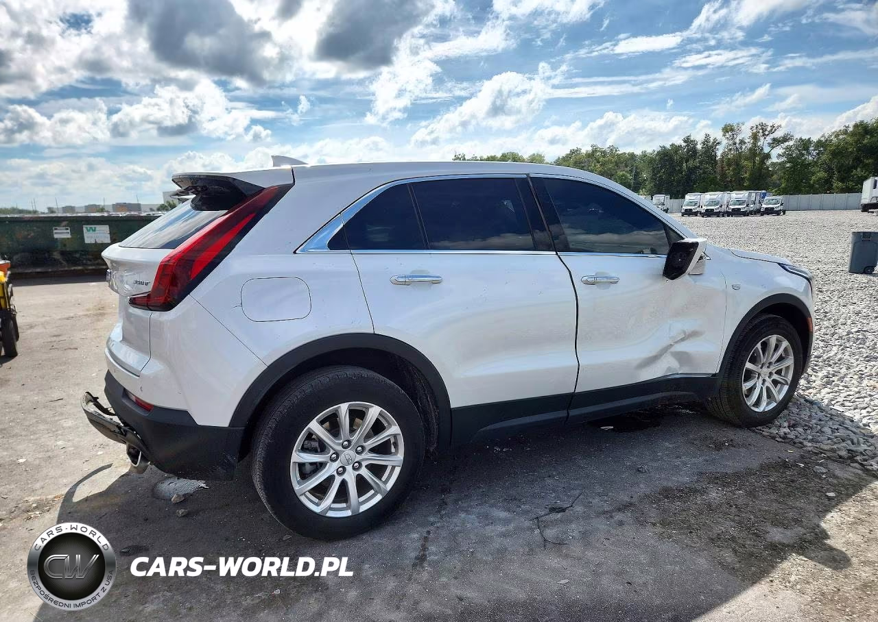 2023 Cadillac Xt4 Luxury VIN:1GYAZAR45PF110632 - 3