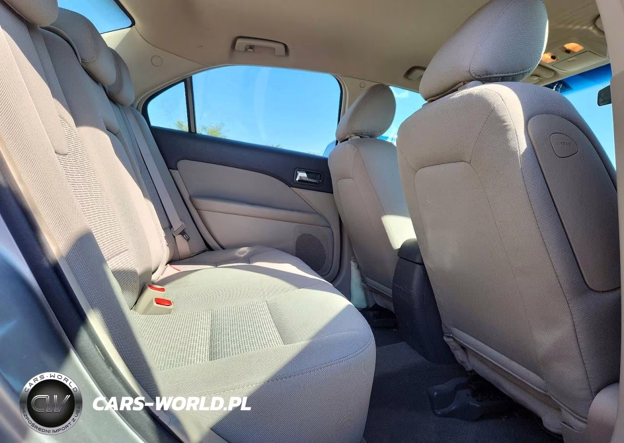 2010 Ford Fusion S VIN:3FAHP0GA8AR431058 - 10