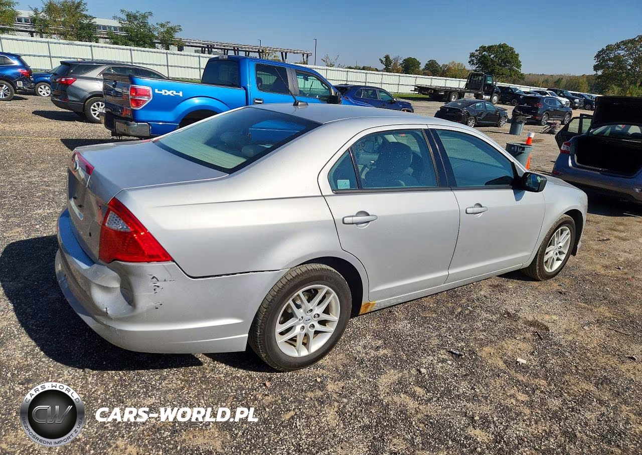 2010 Ford Fusion S VIN:3FAHP0GA8AR431058 - 3