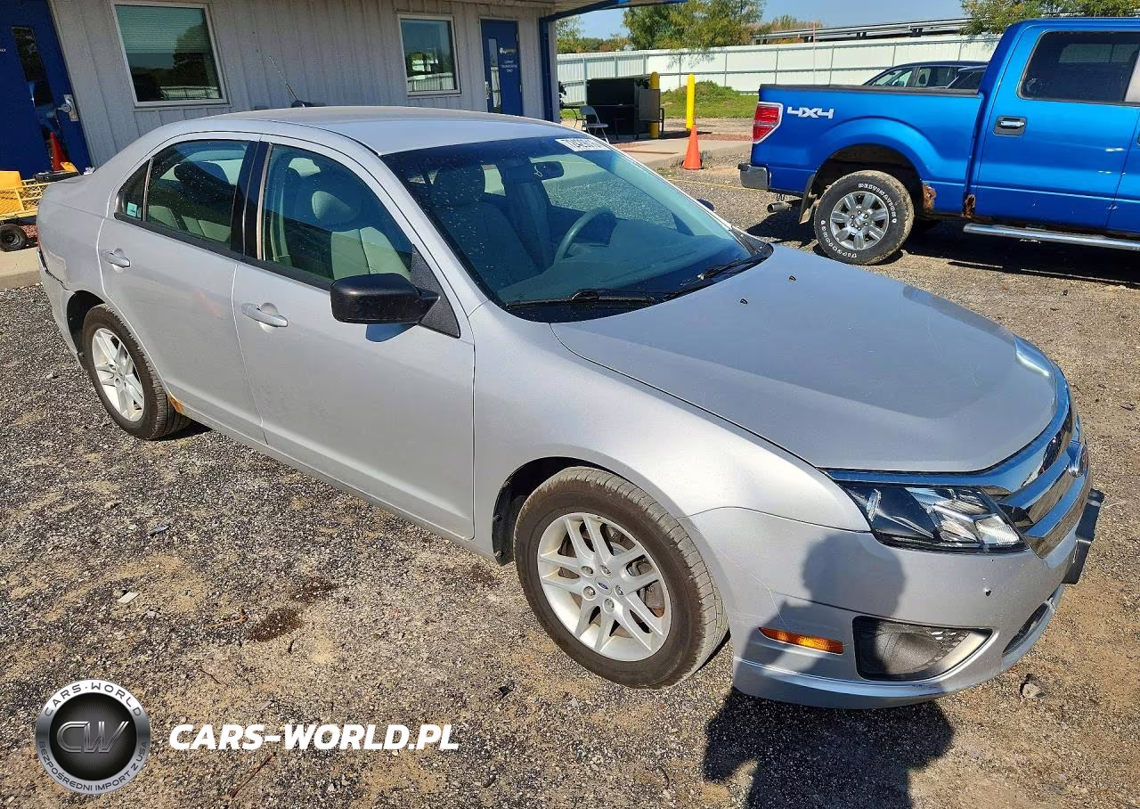 2010 Ford Fusion S VIN:3FAHP0GA8AR431058 - 4