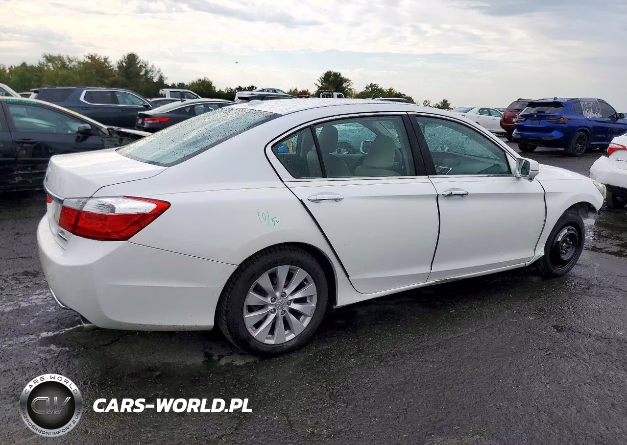2015 Honda Accord Touring VIN:1HGCR3F91FA013550 - 3