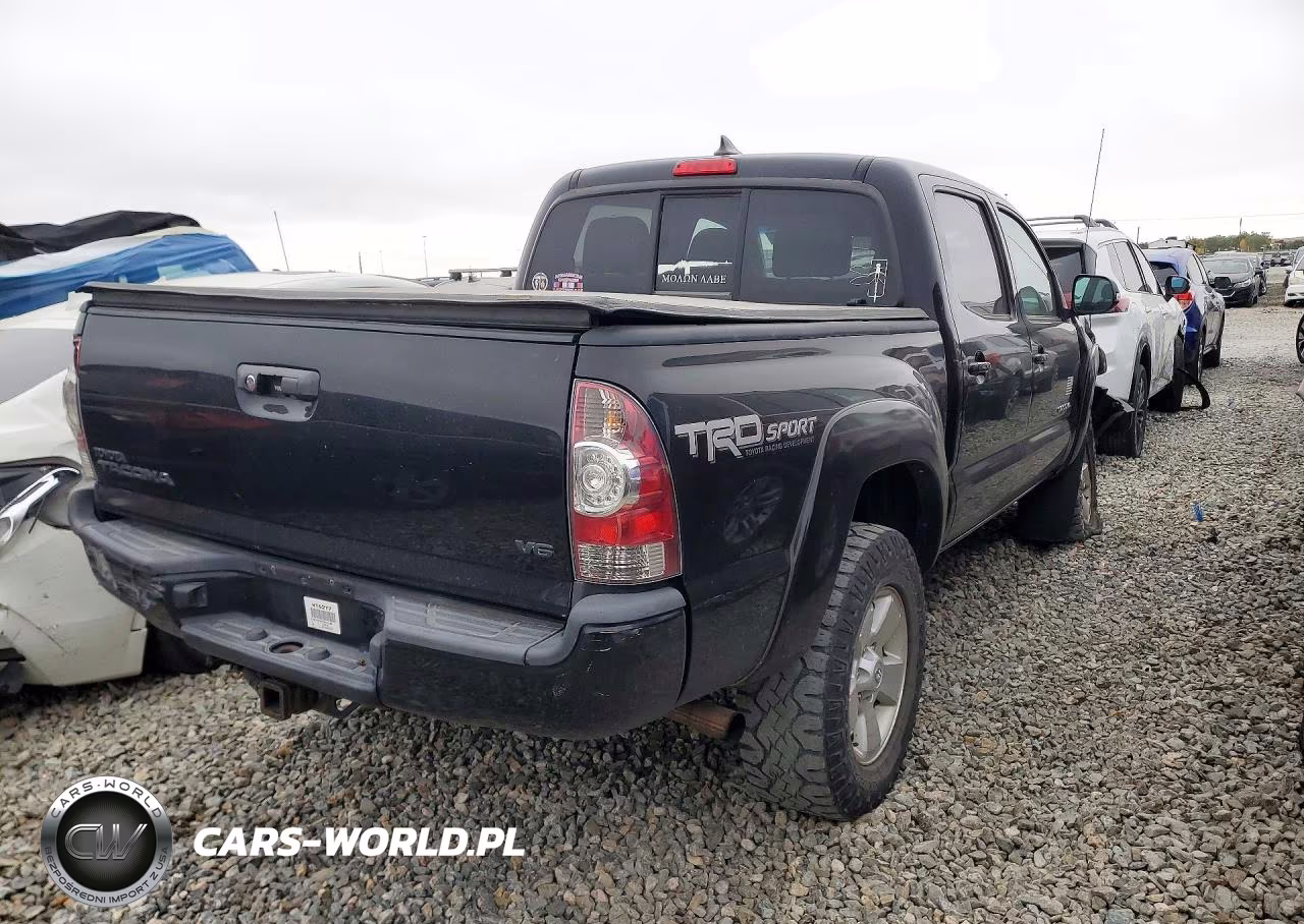 2015 Toyota Tacoma V6 VIN:3TMLU4EN2FM191388 - 3