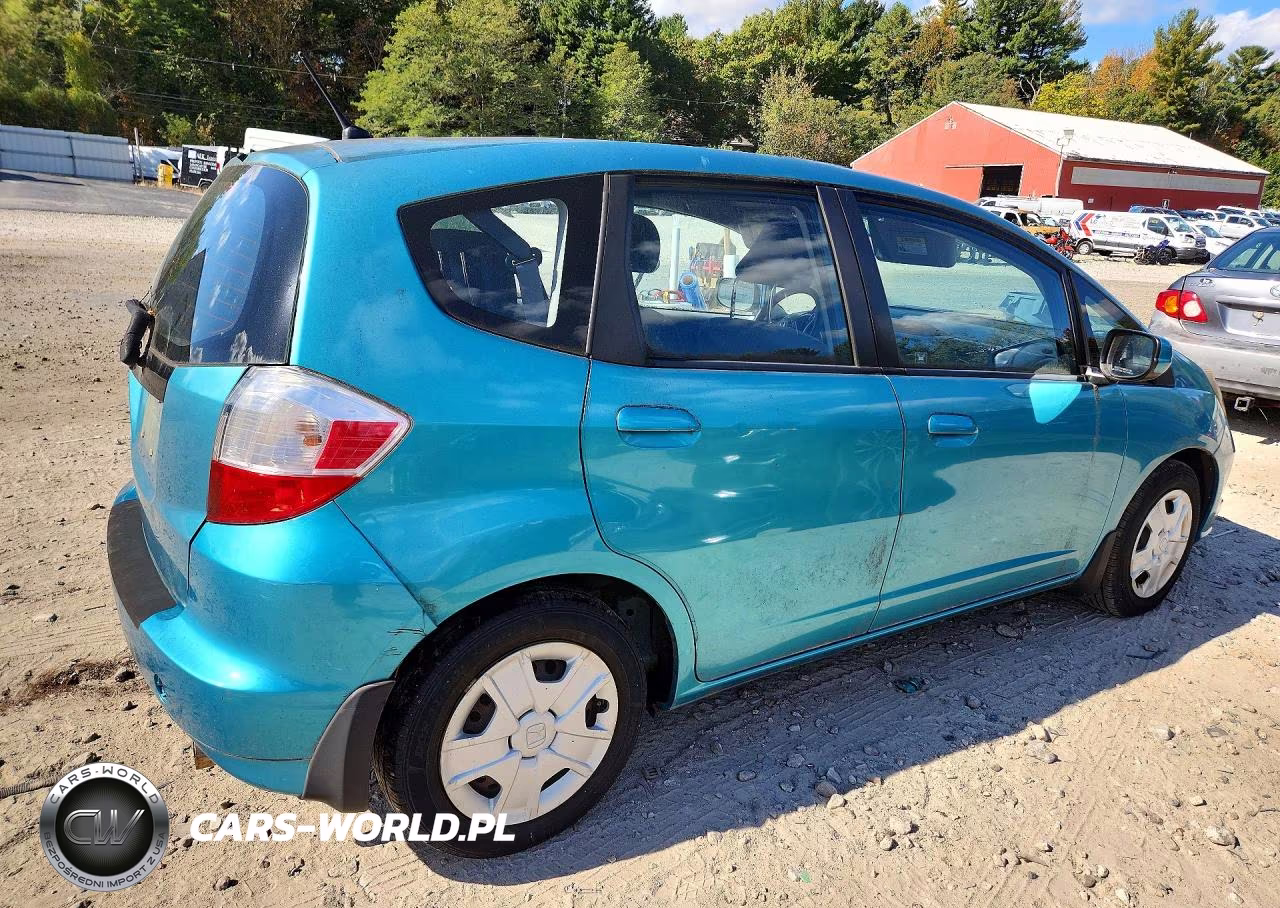 2013 Honda Fit VIN:JHMGE8H35DC048321 - 3