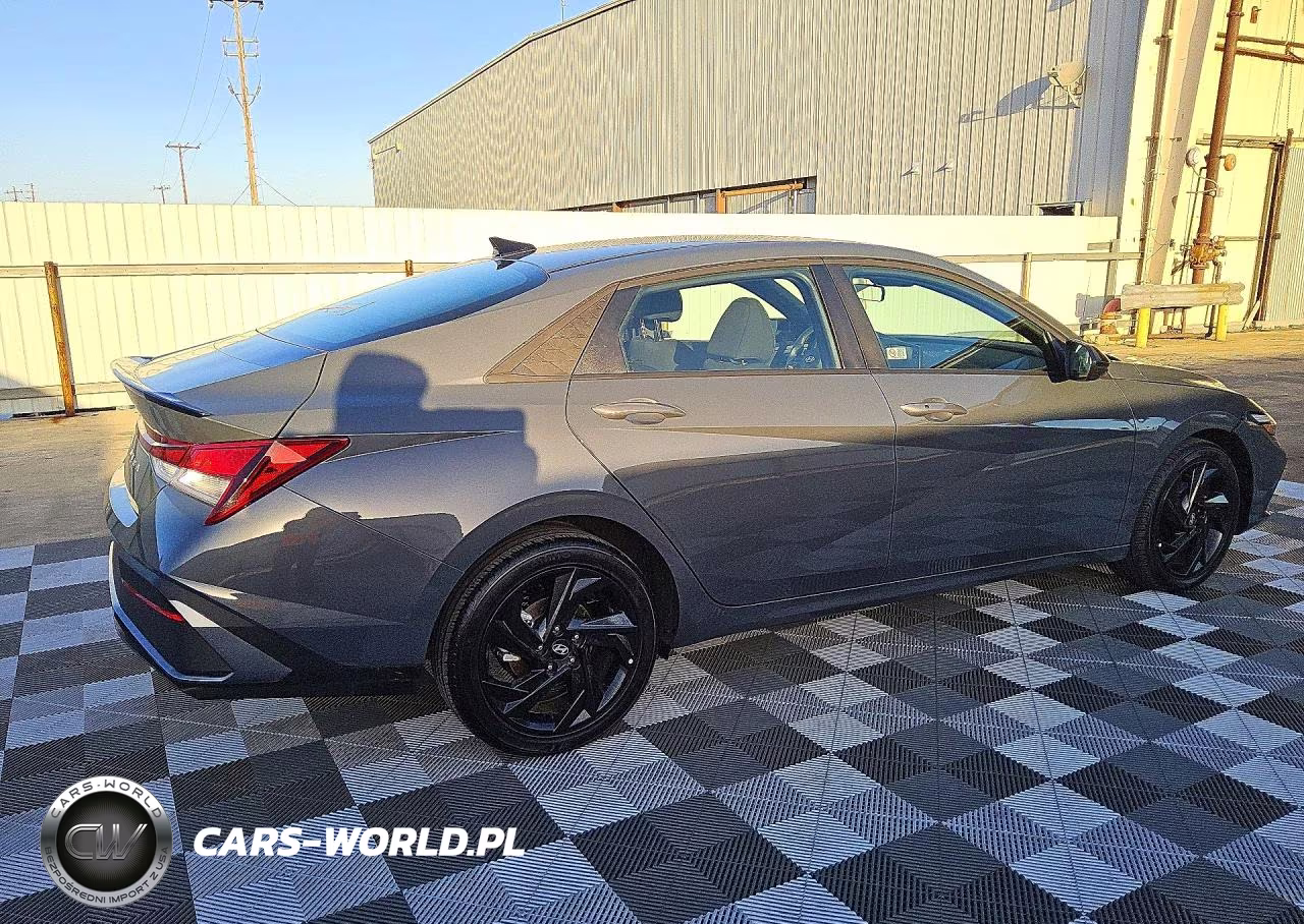 2026 Hyundai Elantra Sel Sport VIN:KMHLM4DGXTU225597 - 3