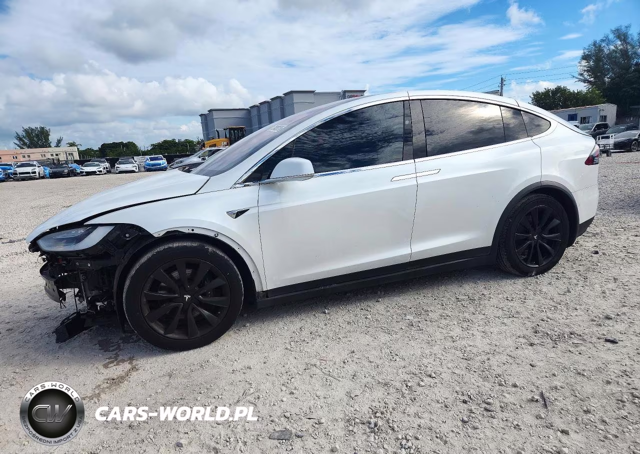 2020 Tesla Model X – zdjęcie 1 z 14