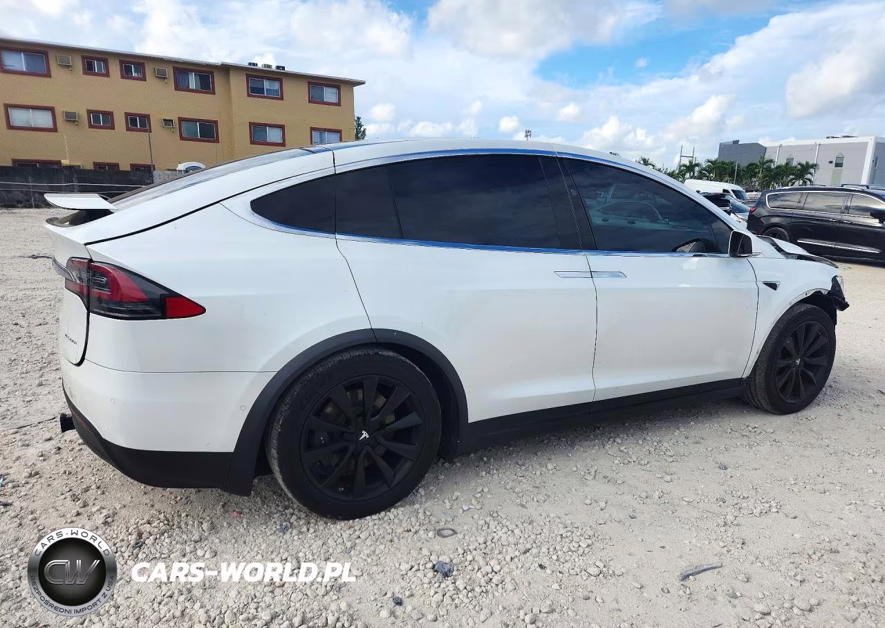 2020 Tesla Model X VIN:5YJXCAE29LF281159 - 3
