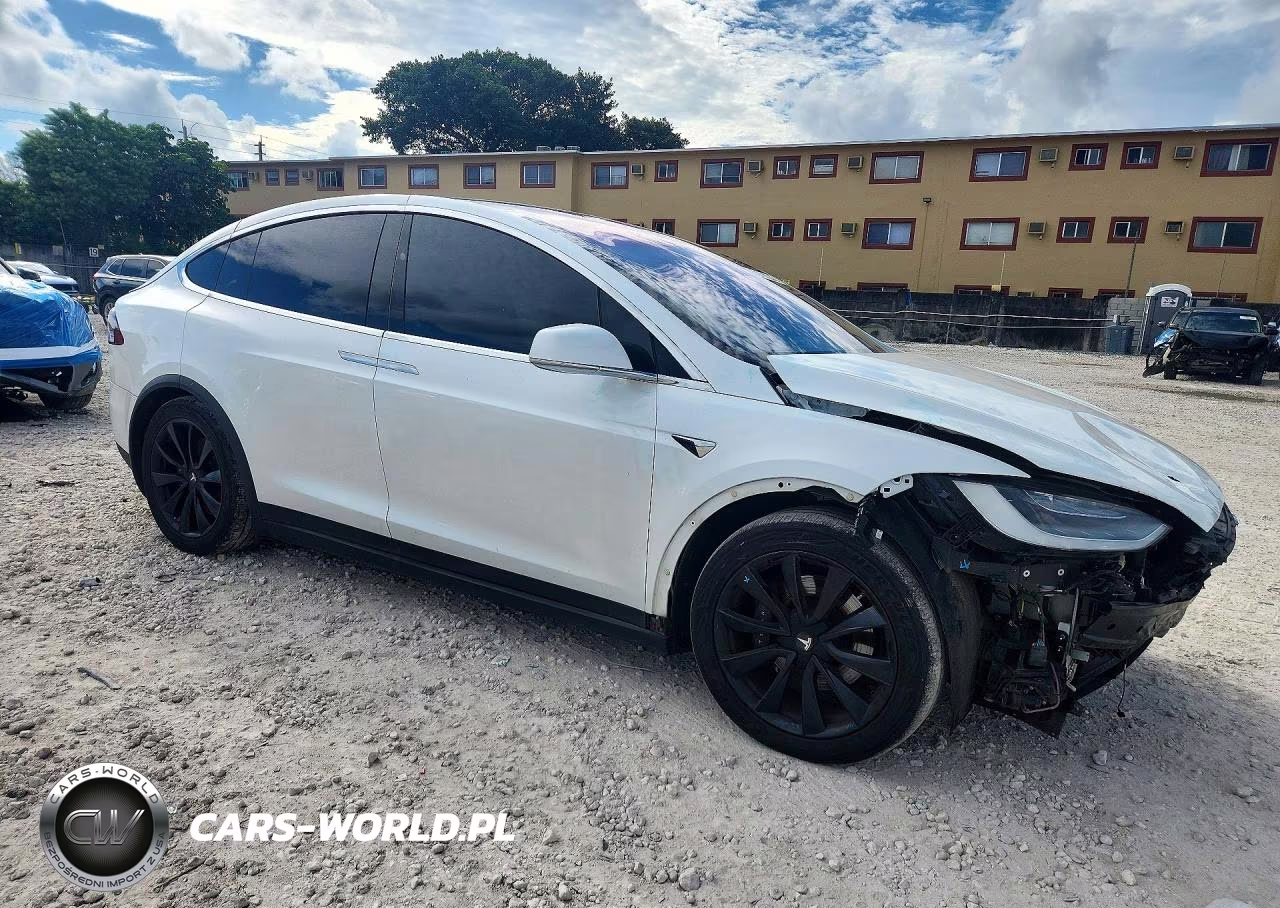 2020 Tesla Model X VIN:5YJXCAE29LF281159 - 4