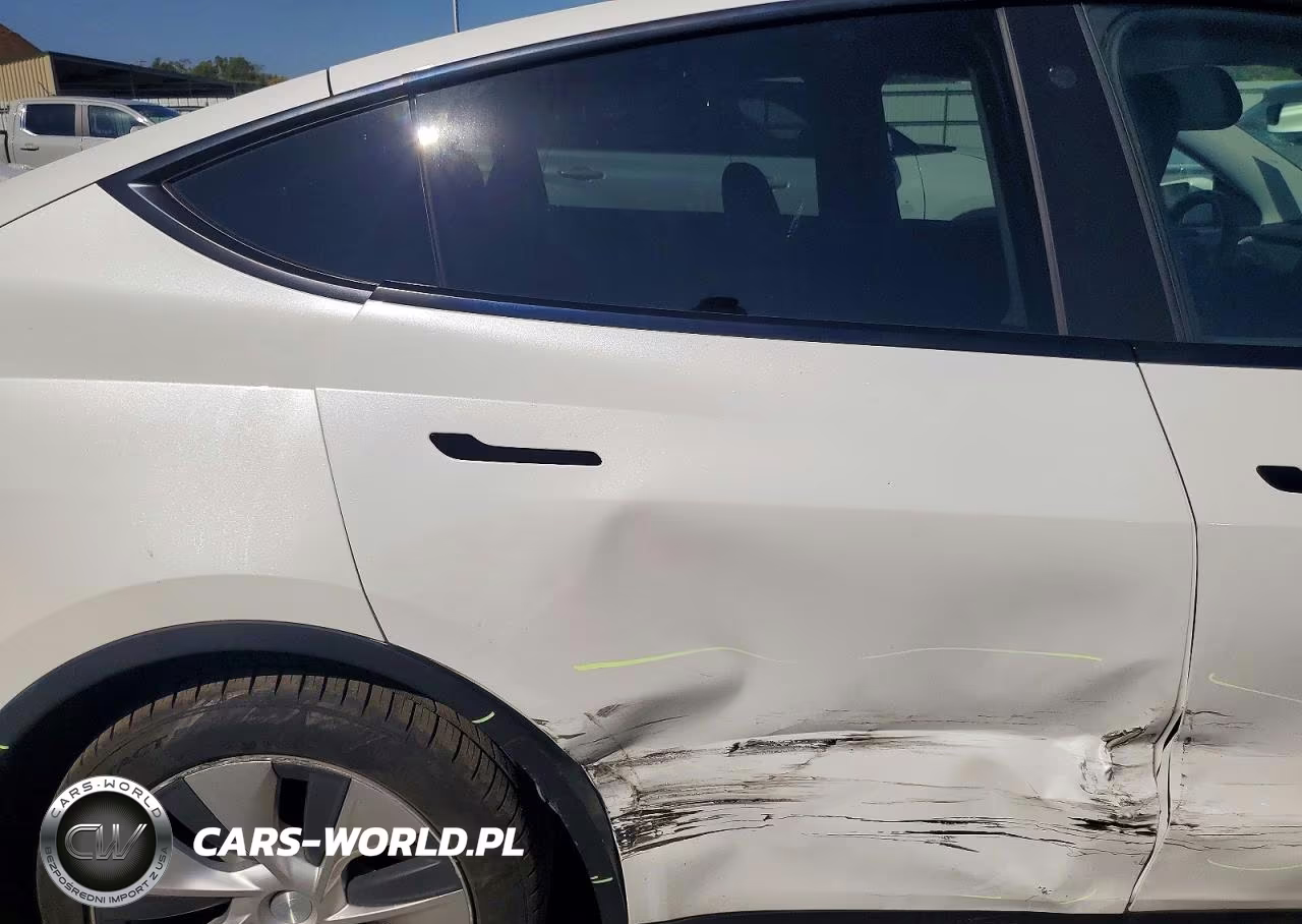 2021 Tesla Model Y VIN:5YJYGDEEXMF140560 - 10