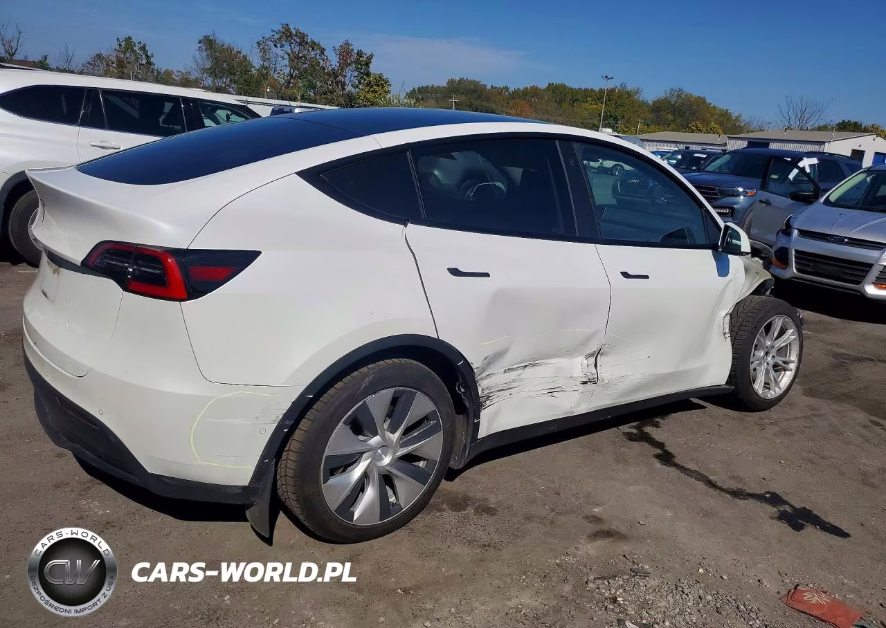 2021 Tesla Model Y VIN:5YJYGDEEXMF140560 - 3