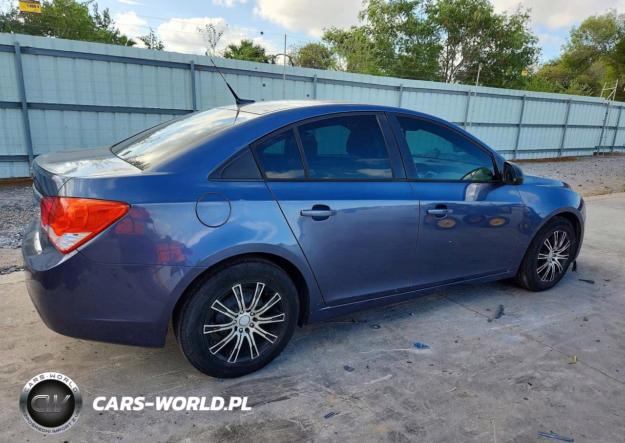 2014 Chevrolet Cruze Ls VIN:1G1PA5SH4E7156903 - 3