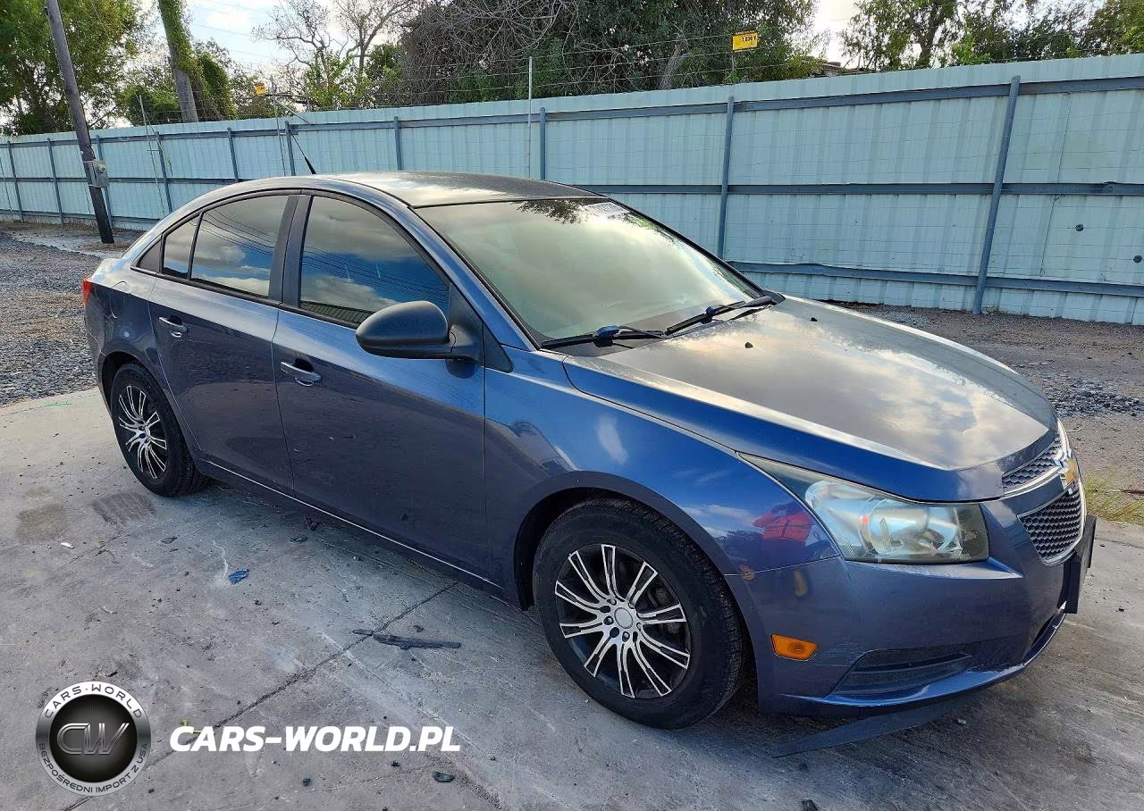 2014 Chevrolet Cruze Ls VIN:1G1PA5SH4E7156903 - 4