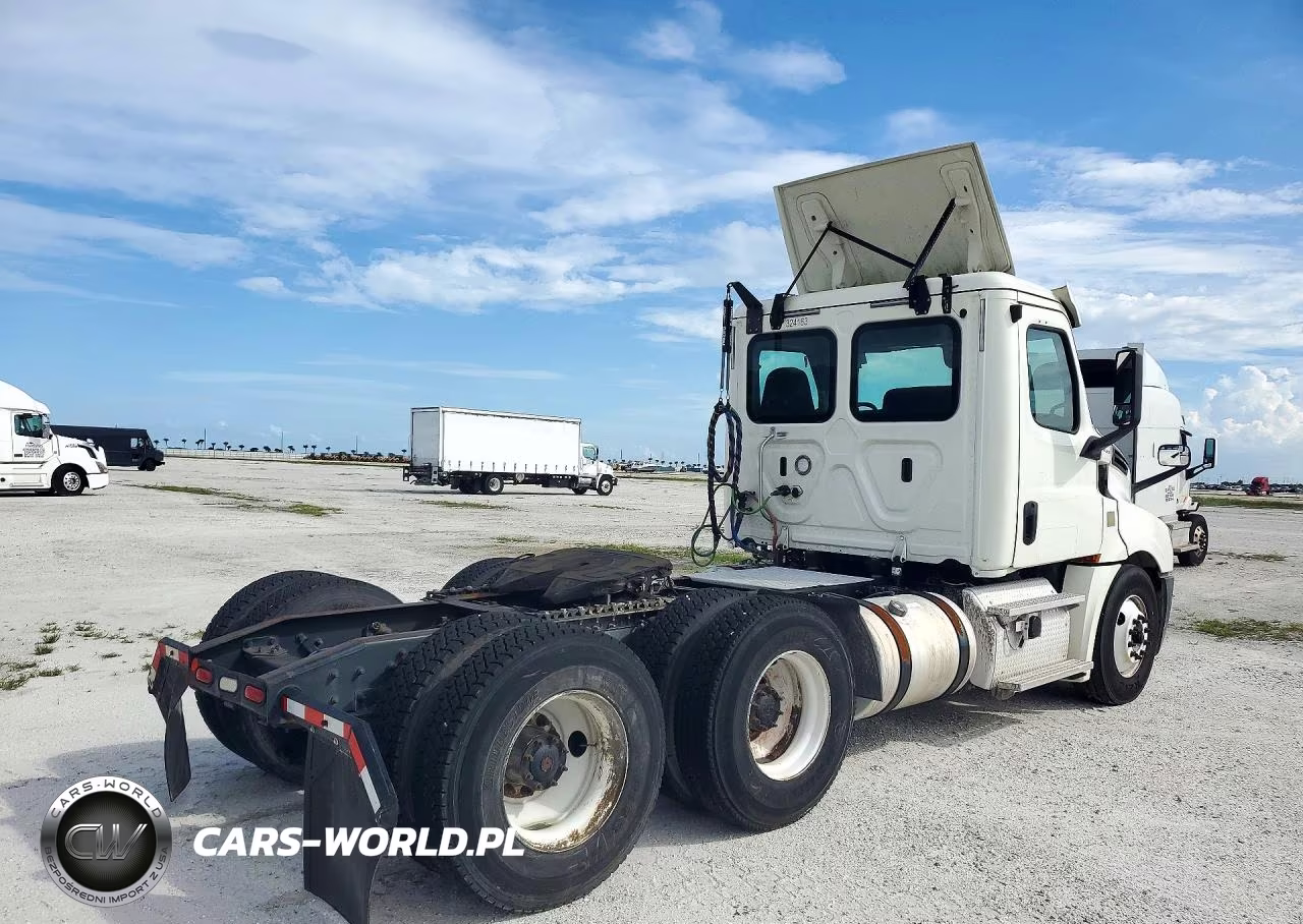 2019 Freightliner Cascadia 126 Semi Truck VIN:3AKJHLDV3KSKE0920 - 3