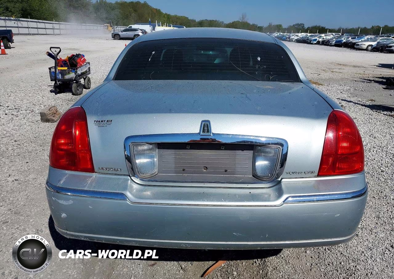 2007 Lincoln Town Car Signature VIN:1LNHM81V57Y623864 - 6