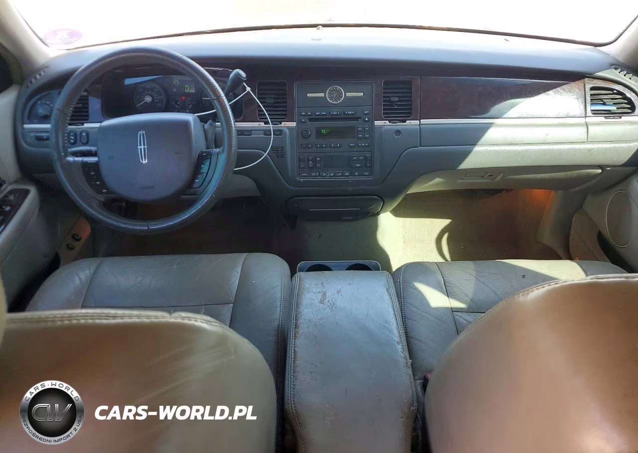 2007 Lincoln Town Car Signature VIN:1LNHM81V57Y623864 - 8