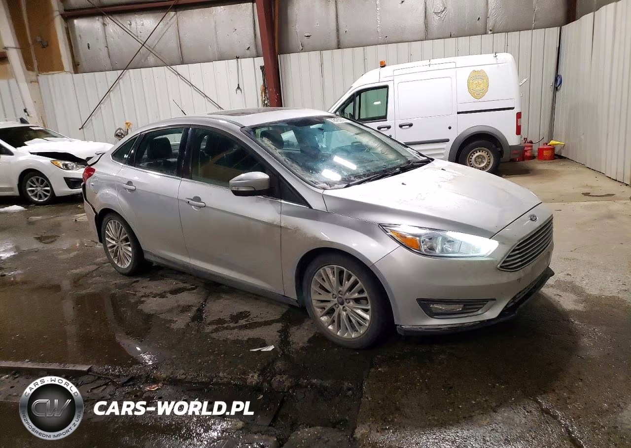 2017 Ford Focus Titanium VIN:1FADP3J22HL206919 - 4