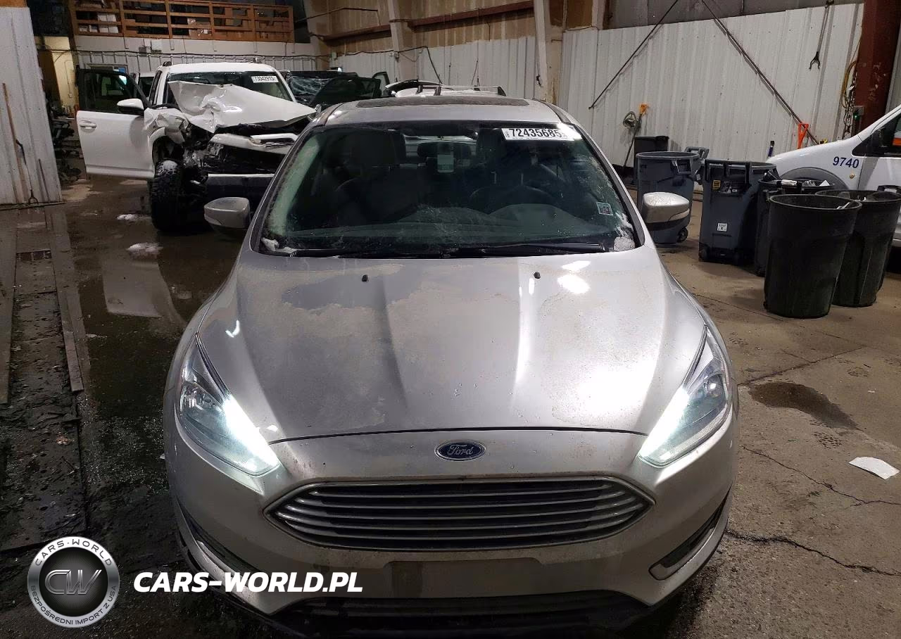 2017 Ford Focus Titanium VIN:1FADP3J22HL206919 - 5