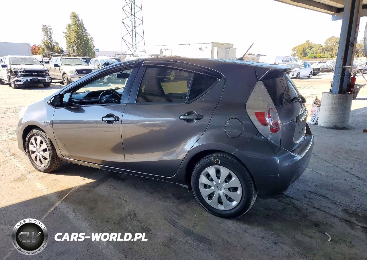 2014 Toyota Prius C Two VIN:JTDKDTB36E1570575 - 2