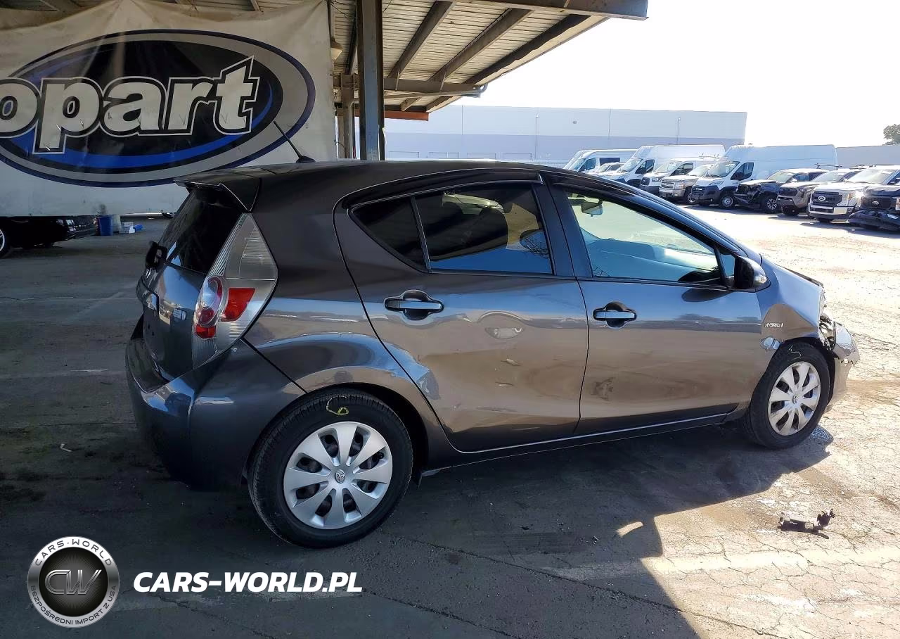 2014 Toyota Prius C Two VIN:JTDKDTB36E1570575 - 3