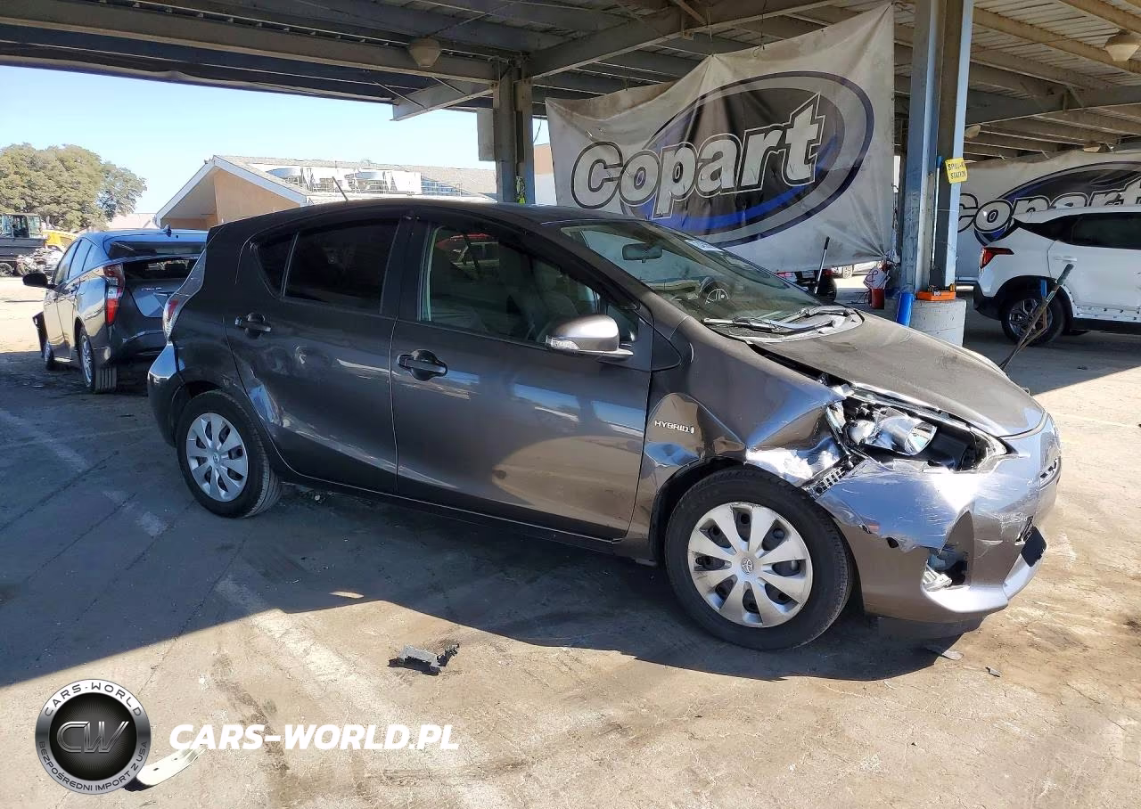 2014 Toyota Prius C Two VIN:JTDKDTB36E1570575 - 4