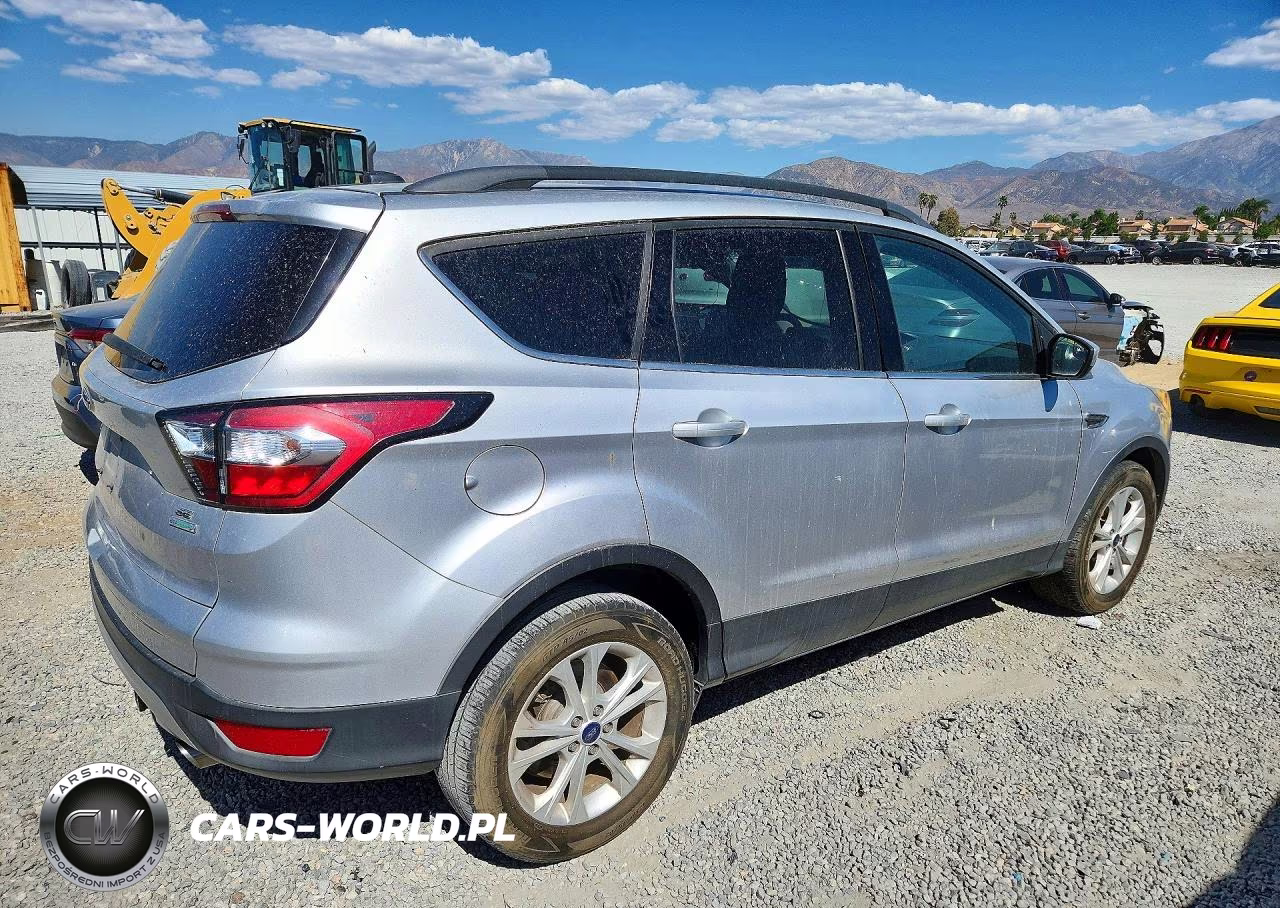 2018 Ford Escape Se VIN:1FMCU0GD2JUB15795 - 3