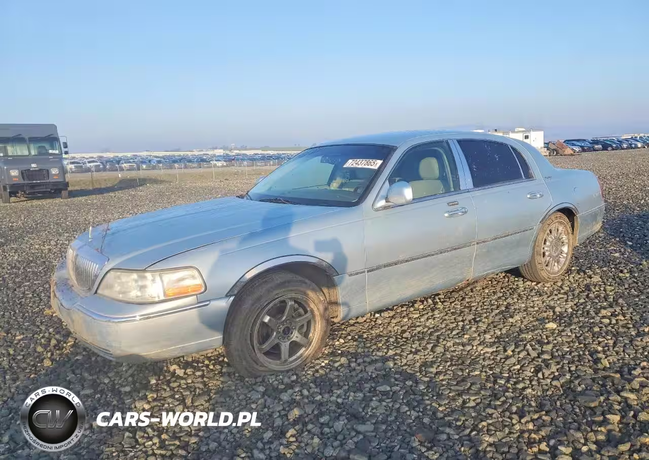 2010 Lincoln Town Car Signature Limited