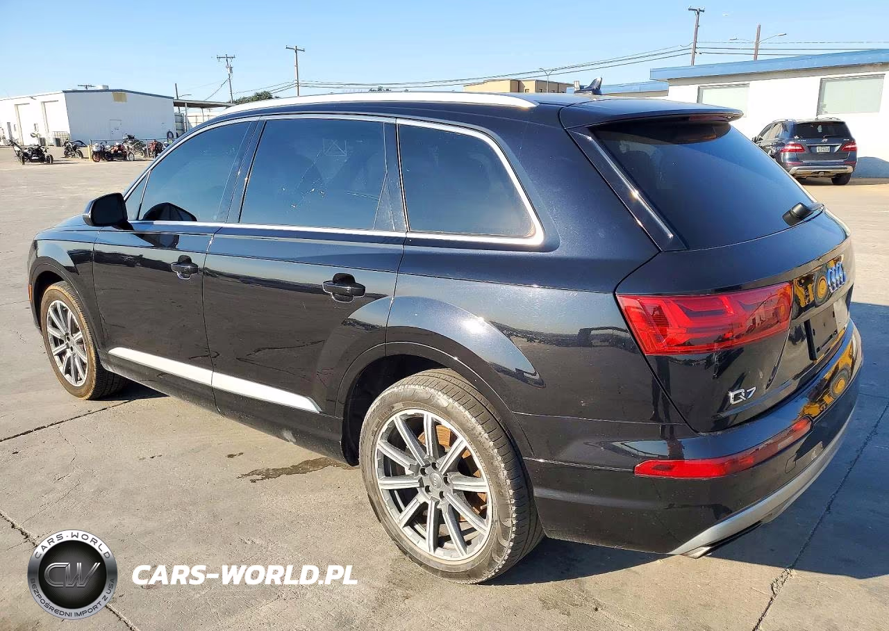 2017 Audi Q7 Prestige VIN:WA1VAAF7XHD037102 - 2
