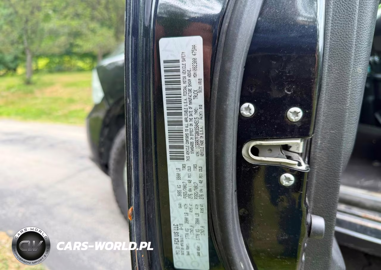 2019 Ram 1500 Classic Tradesman VIN:1C6RR7FG8KS504515 - 10