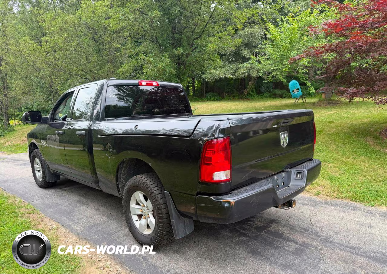 2019 Ram 1500 Classic Tradesman VIN:1C6RR7FG8KS504515 - 3