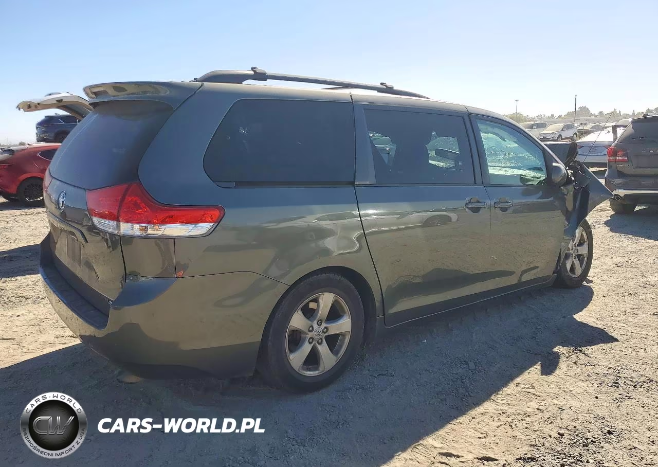 2011 Toyota Sienna Le VIN:5TDKK3DCXBS158581 - 3