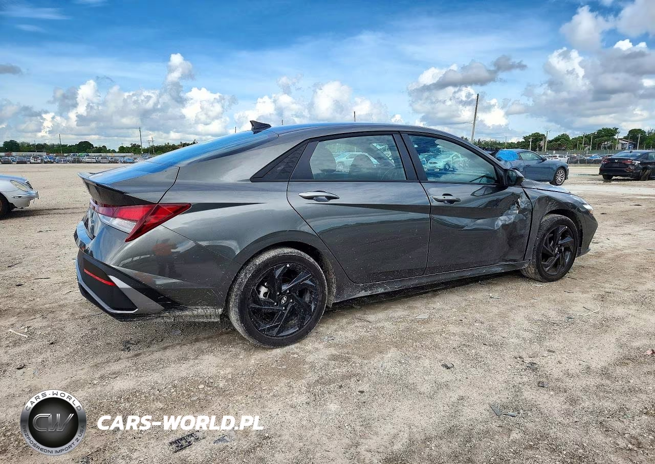 2026 Hyundai Elantra Sel Sport VIN:KMHLM4DG8TU224772 - 3