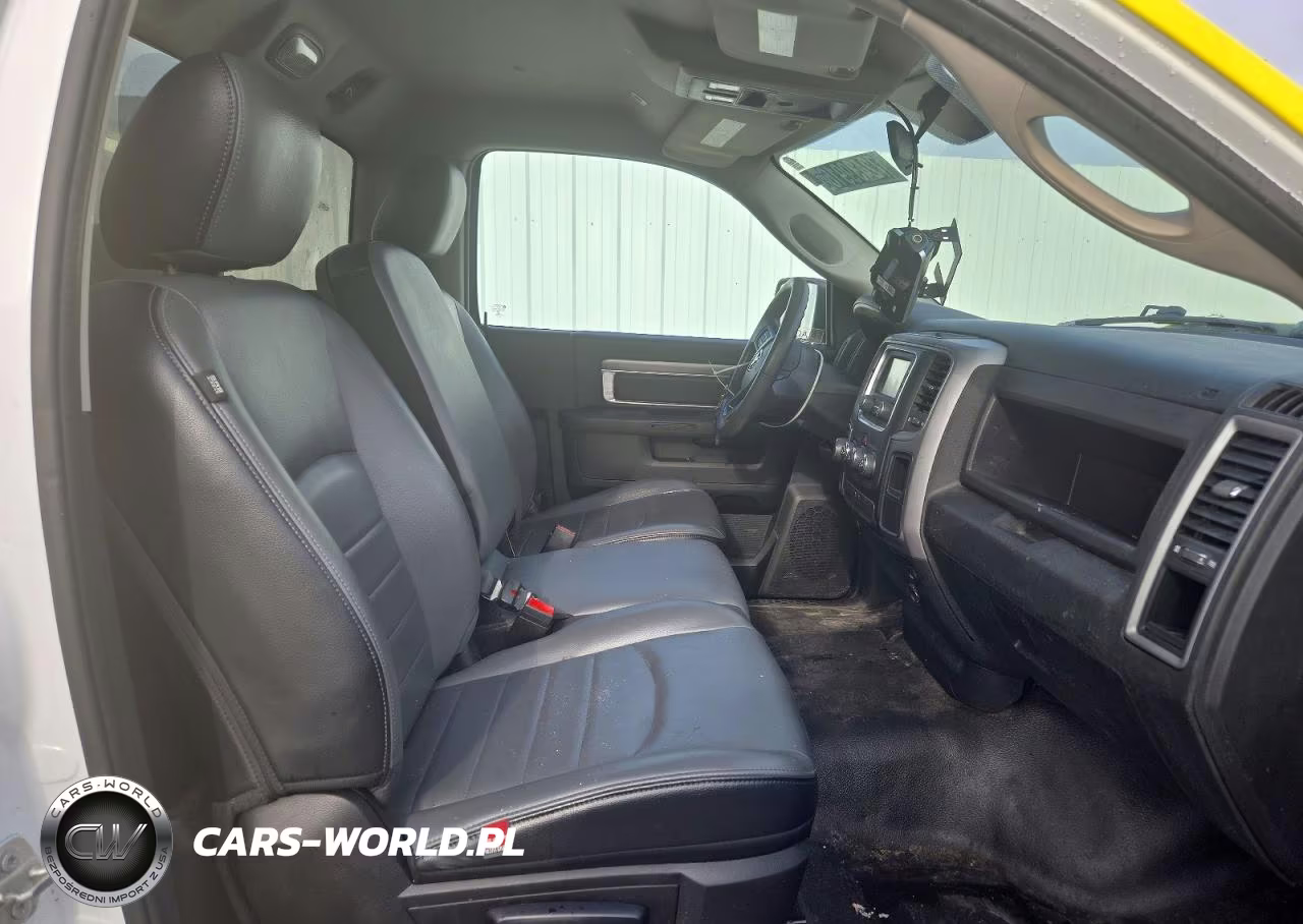 2022 Ram 1500 Classic Tradesman VIN:3C6JR6DG0NG233925 - 10