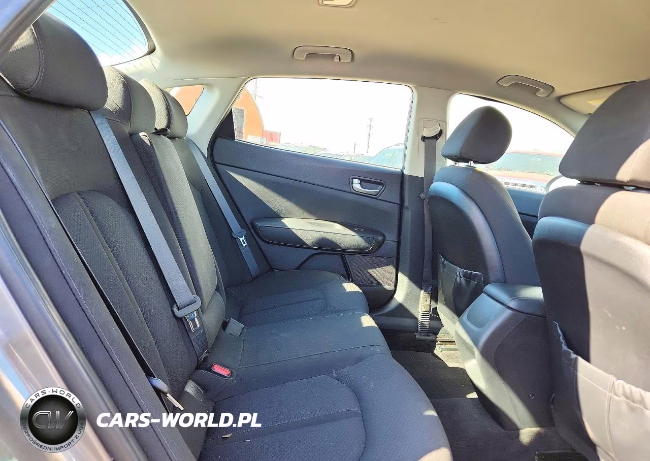 2018 Kia Optima Lx VIN:5XXGT4L37JG185747 - 10